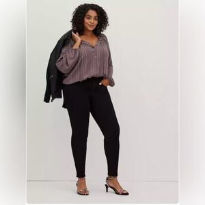 EUC Torrid Crinkle Gauze w/ Lurex Peasant Blouse - Size 3 - Grey